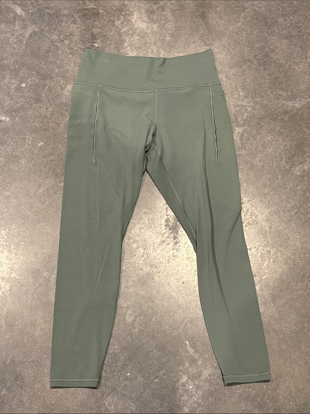 Athleta transcend stash right green size large